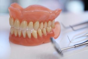 Разновидности зубных протезов